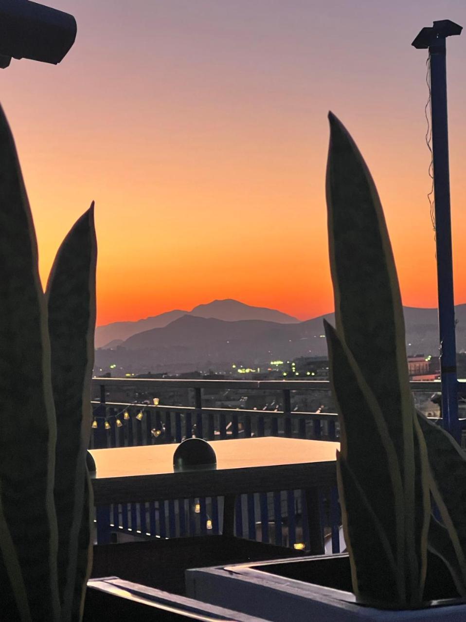 Sky Inn With Great Location Wonderful Acropolis View In Neos Kosmos Atenas Exterior foto